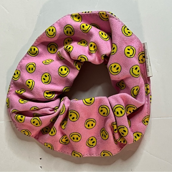 Set of 2 Hair Scrunchies - 1 Towel Scrunchie (Pre-Owned), 1 Reg Scrunchie (New) - Picture 1 of 13